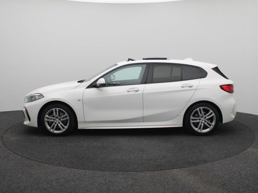 BMW 1 Serie M-Sport 118i Introduction Edition | Achteruitrijcamera | Airco (automatisch) | Armsteun voor ActivLease financial lease