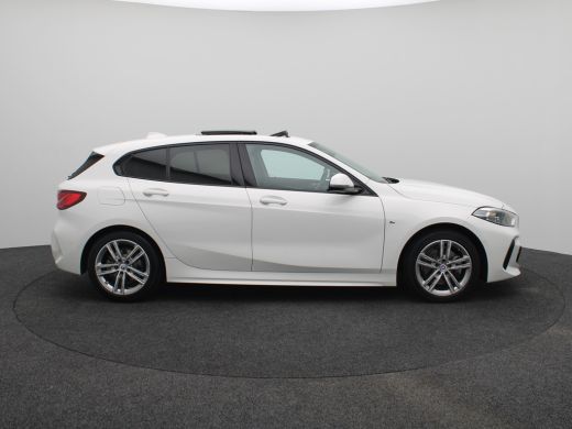 BMW 1 Serie M-Sport 118i Introduction Edition | Achteruitrijcamera | Airco (automatisch) | Armsteun voor ActivLease financial lease