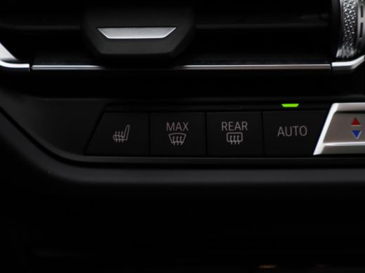 BMW 1 Serie M-Sport 118i Introduction Edition | Achteruitrijcamera | Airco (automatisch) | Armsteun voor ActivLease financial lease