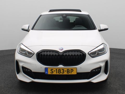BMW 1 Serie M-Sport 118i Introduction Edition | Achteruitrijcamera | Airco (automatisch) | Armsteun voor ActivLease financial lease