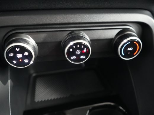 Citroën &euml;-C3 Plus | Boordlader 11kW - 3 fasen | Dagrijverlichting | Koplampen met ECO LED verlichting ActivLease financial lease