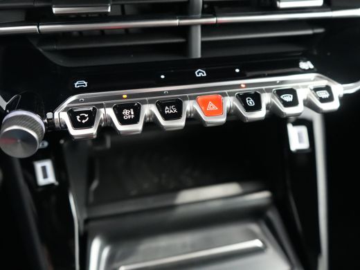 Peugeot 208 GT | Armsteunen op de voorportieren bekleed met kunstleder met groen sierstiksel (GT-Line) | Clim... ActivLease financial lease