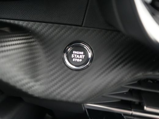 Peugeot 208 GT | Armsteunen op de voorportieren bekleed met kunstleder met groen sierstiksel (GT-Line) | Clim... ActivLease financial lease