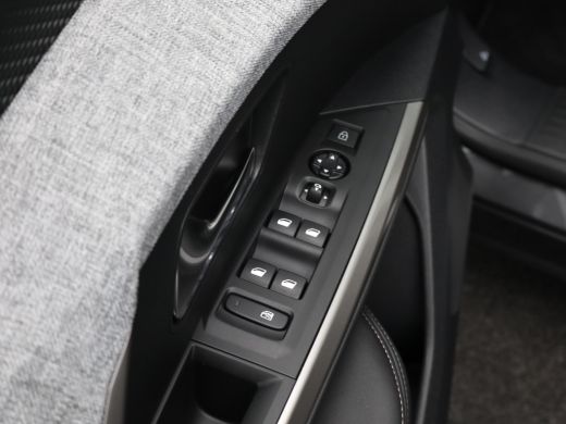 Peugeot 5008 1.2 Hybrid 136 Allure Automaat | 2 stoelen op derde rij | Achteruitrijcamera | Cruise control ada... ActivLease financial lease