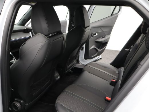 Peugeot e-2008 EV GT 54 kWh | 11 kW lader | Achteruitrijcamera | Airco (automatisch) ActivLease financial lease