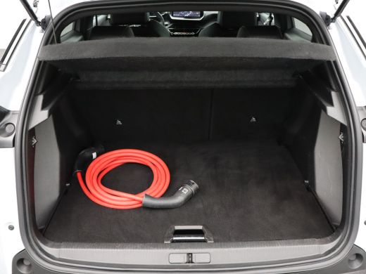 Peugeot e-2008 EV GT 54 kWh | 11 kW lader | Achteruitrijcamera | Airco (automatisch) ActivLease financial lease