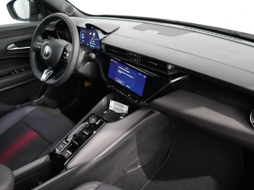 Alfa Romeo Junior 1.2 Turbo Hybrid Ibrida Speciale | Achterbank in delen neerklapbaar | Achteruitrijcamera | Airco ... ActivLease financial lease