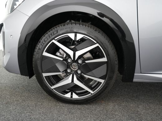 Peugeot 208 GT | Armsteunen op de voorportieren bekleed met kunstleder met groen sierstiksel (GT-Line) | Clim... ActivLease financial lease