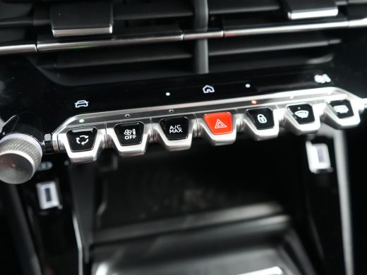 Peugeot 208 GT | Armsteunen op de voorportieren bekleed met kunstleder met groen sierstiksel (GT-Line) | Clim... ActivLease financial lease