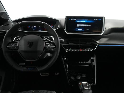 Peugeot 208 GT | Armsteunen op de voorportieren bekleed met kunstleder met groen sierstiksel (GT-Line) | Clim... ActivLease financial lease