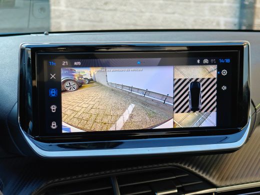 Peugeot 208 GT | Armsteunen op de voorportieren bekleed met kunstleder met groen sierstiksel (GT-Line) | Clim... ActivLease financial lease