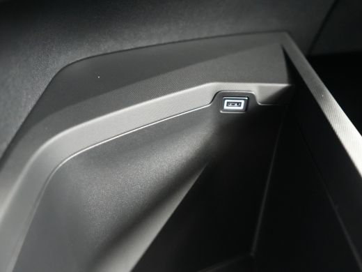 Peugeot e-3008 | Demo Deal | Allure Avantage 210 73 kWh | Dodehoek detectie | Extra getint glas | Lichtmetalen v... ActivLease financial lease