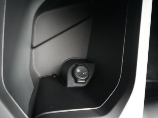 Peugeot e-3008 | Demo Deal | Allure Avantage 210 73 kWh | Dodehoek detectie | Extra getint glas | Lichtmetalen v... ActivLease financial lease