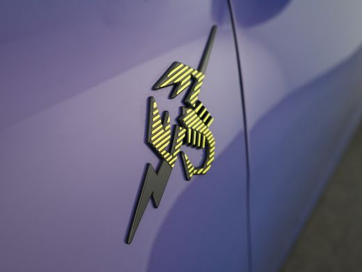 Abarth 600e Scorpionissima 54 kWh | Airco (automatisch) | Armsteun voor | Lederen/microvezel bekleding ActivLease financial lease