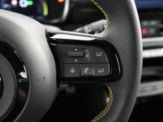 Abarth 600e Scorpionissima 54 kWh | Airco (automatisch) | Armsteun voor | Lederen/microvezel bekleding ActivLease financial lease