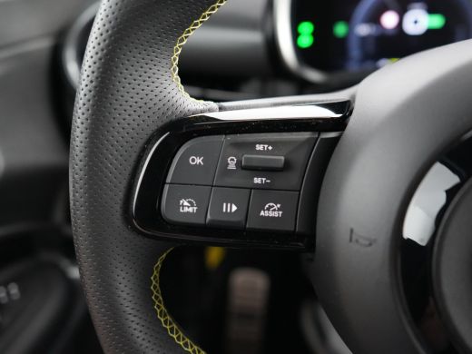 Abarth 600e Scorpionissima 54 kWh | Airco (automatisch) | Armsteun voor | Lederen/microvezel bekleding ActivLease financial lease