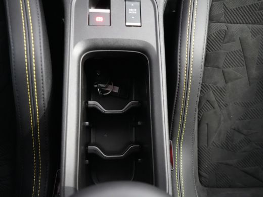 Abarth 600e Scorpionissima 54 kWh | Airco (automatisch) | Armsteun voor | Lederen/microvezel bekleding ActivLease financial lease