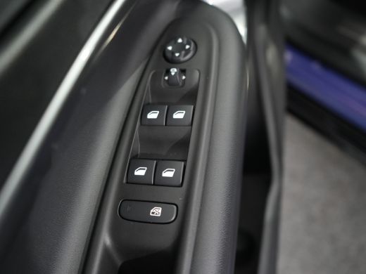 Abarth 600e Scorpionissima 54 kWh | Airco (automatisch) | Armsteun voor | Lederen/microvezel bekleding ActivLease financial lease