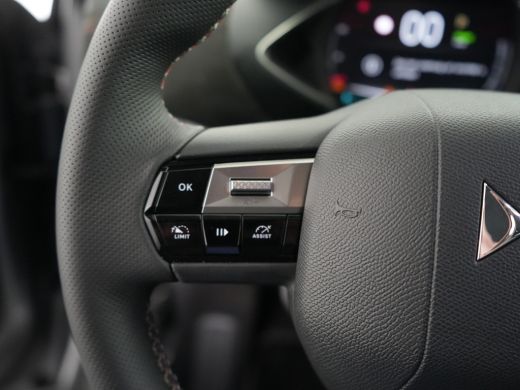 DS DS 3 Performance Line | 17" lichtmetalen velgen DUBLIN | DS Iris Navigatie System | Interieur Black Al... ActivLease financial lease