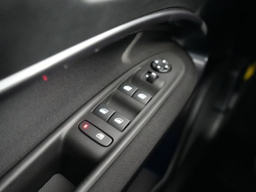 Fiat 600 | &euro; 3000 Voorraad Voordeel | 1.2 Hybrid Urban Limited Black Edition | Apple Carplay/Android Auto|... ActivLease financial lease