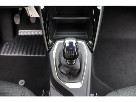 Peugeot 2008 &euro; 4.275,- Voorraad Voordeel | 1.2 PureTech 100 Style | Apple Carplay/Android Auto|telefoonintegra... ActivLease financial lease