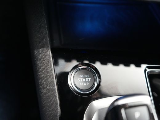 Peugeot 3008 1.6 HYbrid 225PK GT Pack Business | Achterbank in delen neerklapbaar | Achteruitrijcamera | Airba... ActivLease financial lease