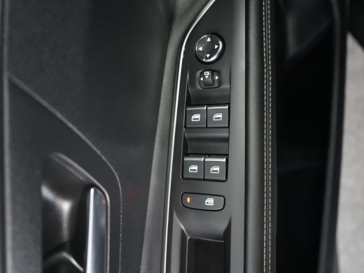 Peugeot 3008 1.6 HYbrid 225PK GT Pack Business | Achterbank in delen neerklapbaar | Achteruitrijcamera | Airba... ActivLease financial lease