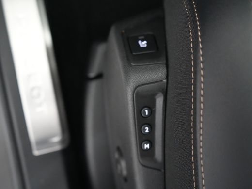 Peugeot 3008 1.6 HYbrid 225PK GT Pack Business | Achterbank in delen neerklapbaar | Achteruitrijcamera | Airba... ActivLease financial lease