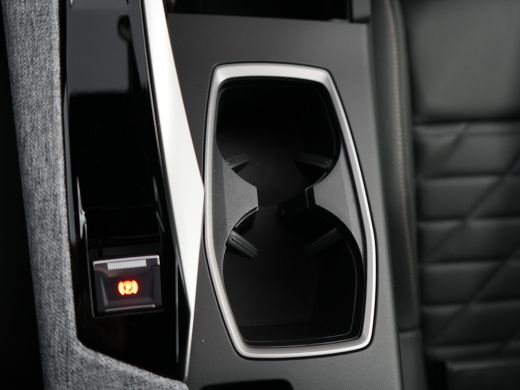 Peugeot 3008 1.6 plug-in Hybrid 195 Allure | 360 Camera | 7,4 kW lader | Afneembare Trekhaak ActivLease financial lease