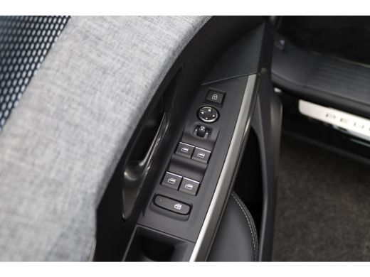 Peugeot 3008 &euro; 4000,- Voorraad Voordeel | 1.2 Hybrid 145 GT | Achteruitrijcamera | Elektrisch glazen panorama-... ActivLease financial lease