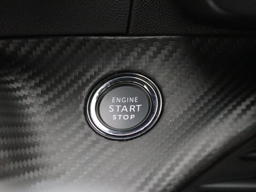 Peugeot 208 1.2 Hybrid 145 e-DCS6 GT | Achterbank in delen neerklapbaar | Achterruitverwarming | Achterspoiler ActivLease financial lease