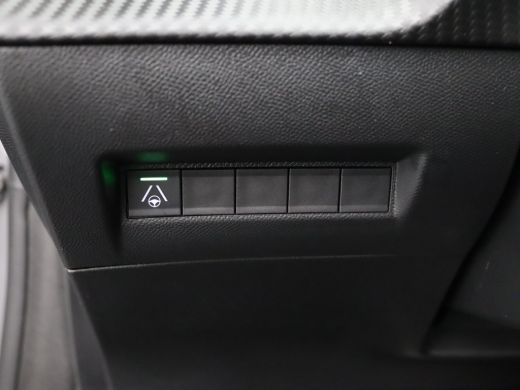 Peugeot 208 1.2 Hybrid 145 e-DCS6 GT | Achterbank in delen neerklapbaar | Achterruitverwarming | Achterspoiler ActivLease financial lease