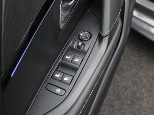 Peugeot 208 1.2 Hybrid 145 e-DCS6 GT | Achterbank in delen neerklapbaar | Achterruitverwarming | Achterspoiler ActivLease financial lease