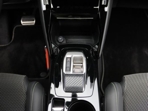 Peugeot 208 1.2 Hybrid 145 e-DCS6 GT | Achterbank in delen neerklapbaar | Achterruitverwarming | Achterspoiler ActivLease financial lease