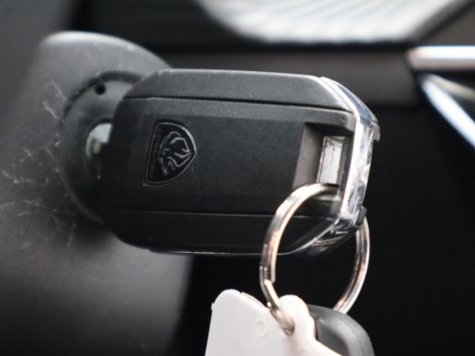 Peugeot 208 Hybrid 100 e-DCS6 Allure | Apple Carplay/Android Auto|telefoonintegratie premium | Armsteun voor ... ActivLease financial lease