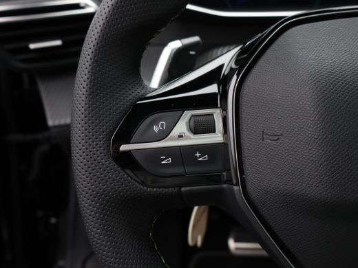 Peugeot 208 Hybrid 100 e-DCS6 GT | Achterbank in delen neerklapbaar | Achterruitverwarming | Achterspoiler ActivLease financial lease
