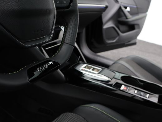 Peugeot 208 Hybrid 100 e-DCS6 GT | Achterbank in delen neerklapbaar | Achterruitverwarming | Achterspoiler ActivLease financial lease