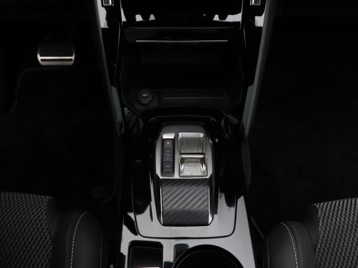 Peugeot 208 Hybrid 100 e-DCS6 GT | Achterbank in delen neerklapbaar | Achterruitverwarming | Achterspoiler ActivLease financial lease