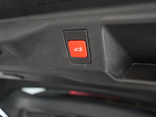 Peugeot e-5008 | DEMO DEAL | GT Avantage 73 kWh | Ergonomische voorstoel(en) | Full-LED koplampen | Keyless entry ActivLease financial lease