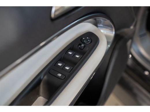 Fiat 600 1.2 Hybrid La Prima | Lederen Bekleding | Stoelverwarming | Climate Controle | Navigatie | Camera... ActivLease financial lease