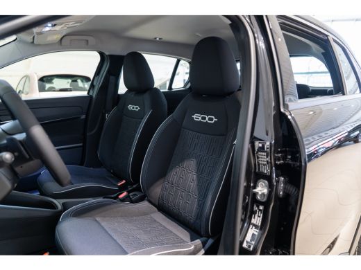 Fiat 600 1.2 Hybrid POP | Apple Carplay & Android Auto | Parkeersensoren | Lichtmetalen velgen | LED | Blu... ActivLease financial lease