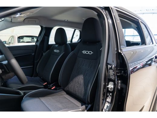 Fiat 600 1.2 Hybrid Urban | Apple Carplay & Android Auto | Parkeersensoren | Bluetooth | Cruise Controle |... ActivLease financial lease