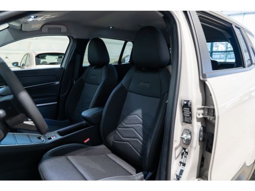 Jeep Avenger 54 kWh | 8 Jaar Garantie | Warmtepomp | Navigatie | Climate Controle | Stoelverwarming | Apple Ca... ActivLease financial lease