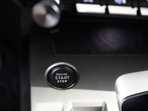 Peugeot 408 1.6 HYbrid 225 EAT8 Allure Avantage | 360 Camera | 7,4 kW lader | Comfort Pack ActivLease financial lease