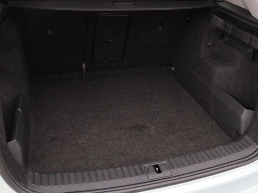 Skoda Enyaq iV 60 | Stoelverwarming | Matrix LED | Camera | Keyless | Stuurverwarming | Carplay | 20'' | Half le... ActivLease financial lease