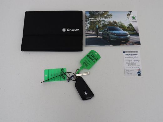 Skoda Enyaq iV 60 | Stoelverwarming | Matrix LED | Camera | Keyless | Stuurverwarming | Carplay | 20'' | Half le... ActivLease financial lease