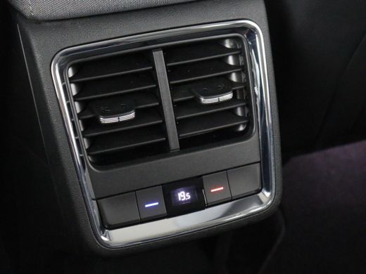 Skoda Enyaq iV 60 | Stoelverwarming | Matrix LED | Camera | Keyless | Stuurverwarming | Carplay | 20'' | Half le... ActivLease financial lease