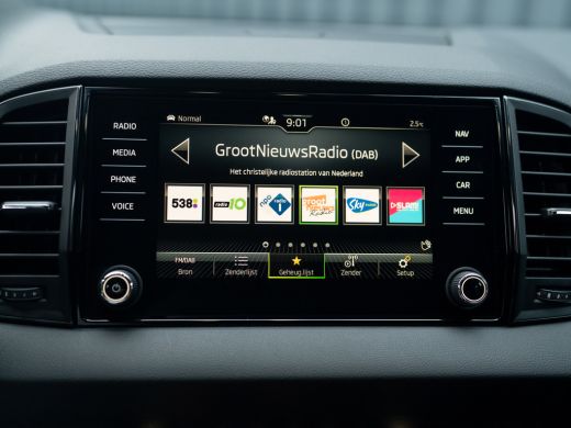 Skoda Karoq 1.5 TSI ACT Sportline Business | Trekhaak wegkl. | Camera | Prijs Rijklaar!! ActivLease financial lease