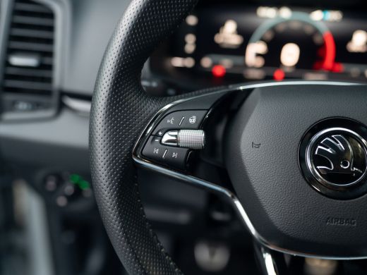 Skoda Karoq 1.5 TSI ACT Sportline Business | Trekhaak wegkl. | Camera | Prijs Rijklaar!! ActivLease financial lease