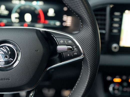 Skoda Karoq 1.5 TSI ACT Sportline Business | Trekhaak wegkl. | Camera | Prijs Rijklaar!! ActivLease financial lease